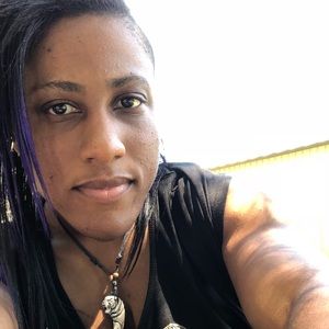 Meet your Posher, Holly